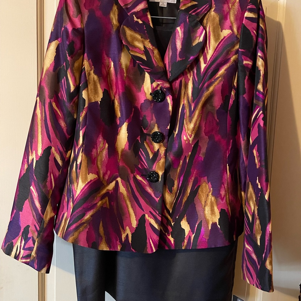 Le Suit Pink and Purple Blazer with Abstract Pattern